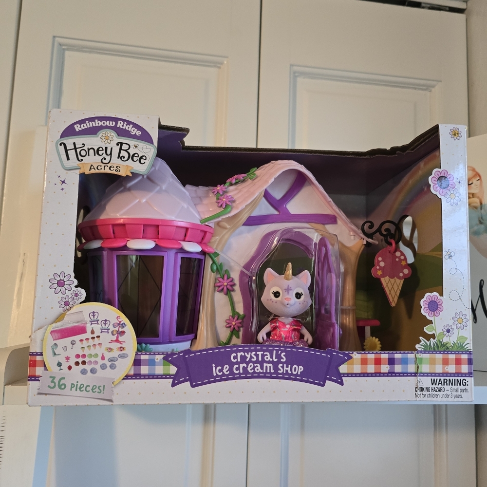 New in box Crystal’s Ice Cream Shop Honey Bee Acres Play set